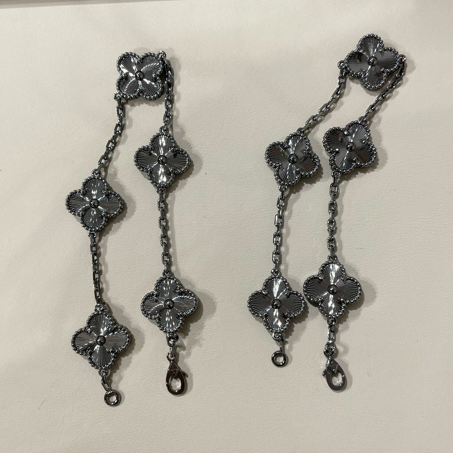 [Timi]New CLOVER 5 MOTIF BLACK BRACELET