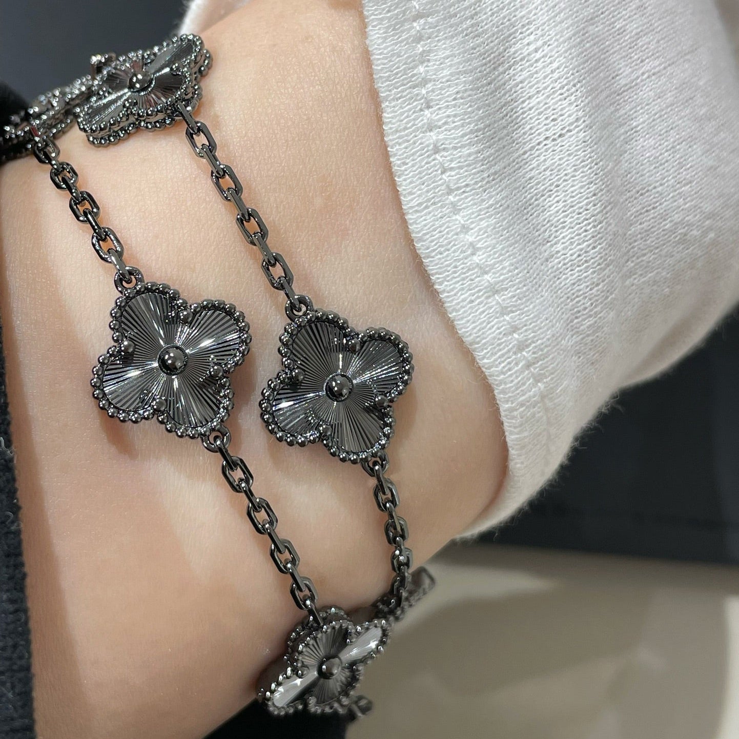 [Timi]New CLOVER 5 MOTIF BLACK BRACELET