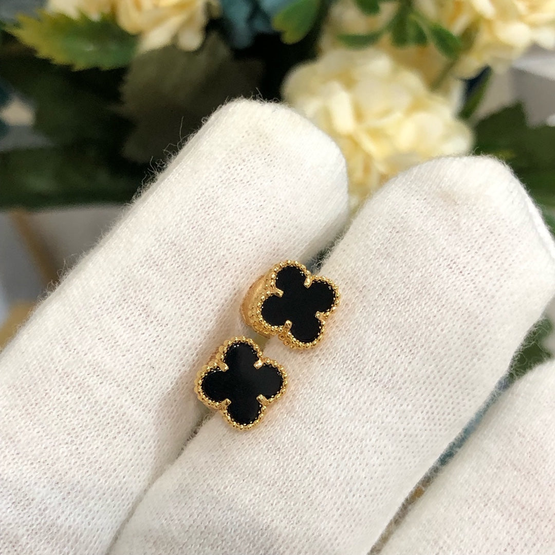 ¡®Timi¡¯CLOVER MINI GOLD EARRINGS