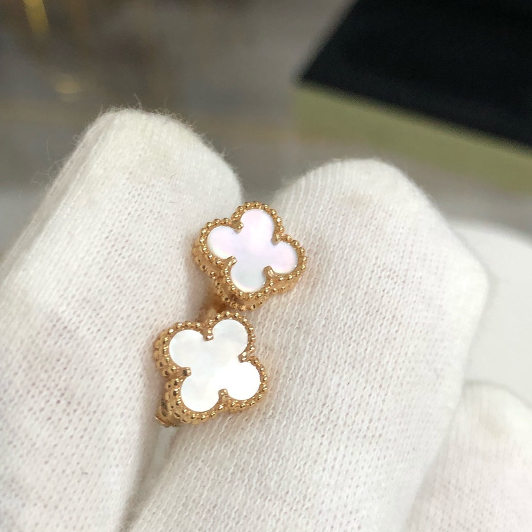¡®Timi¡¯CLOVER MINI GOLD EARRINGS