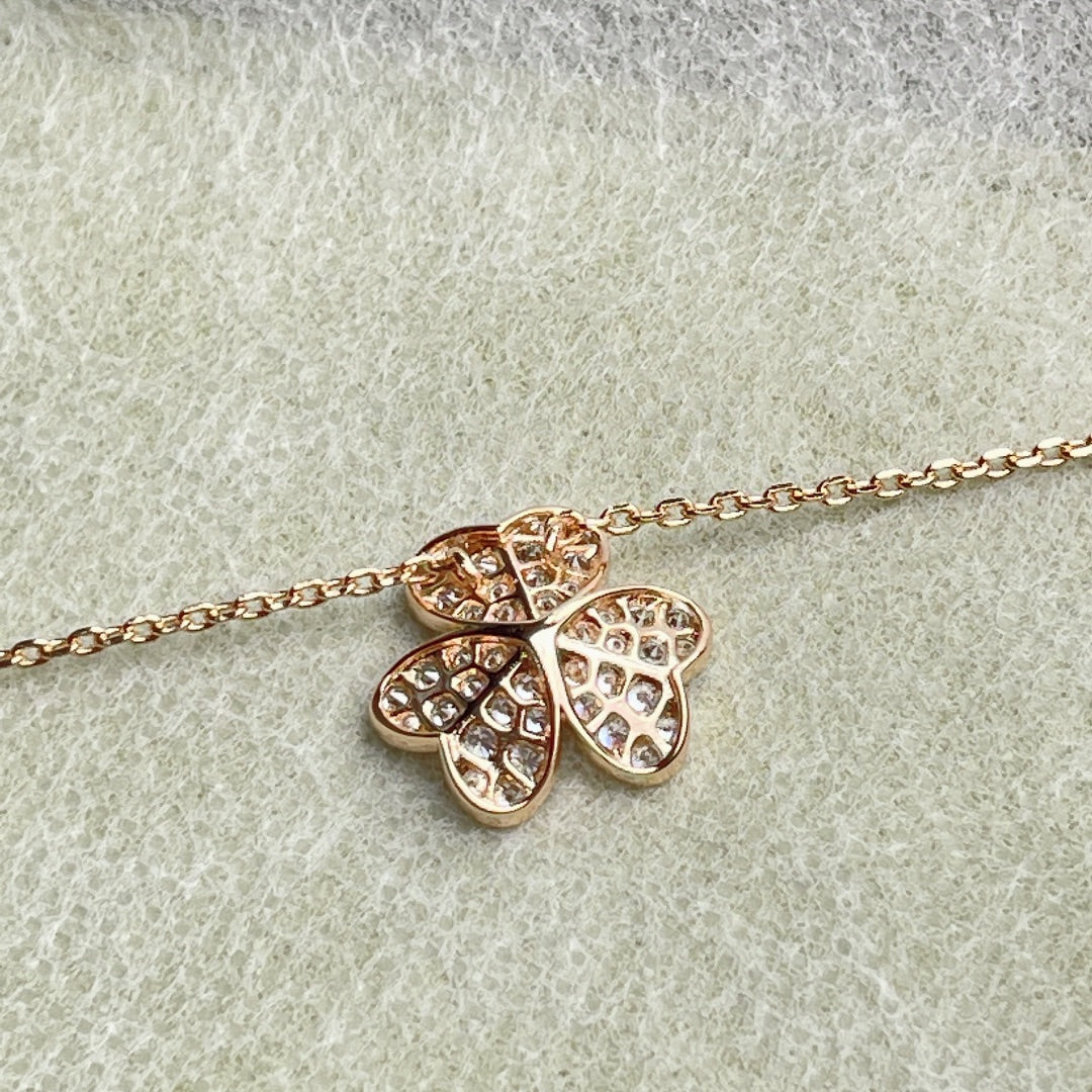 TimiFLOWER DIAMOND NECKLACE