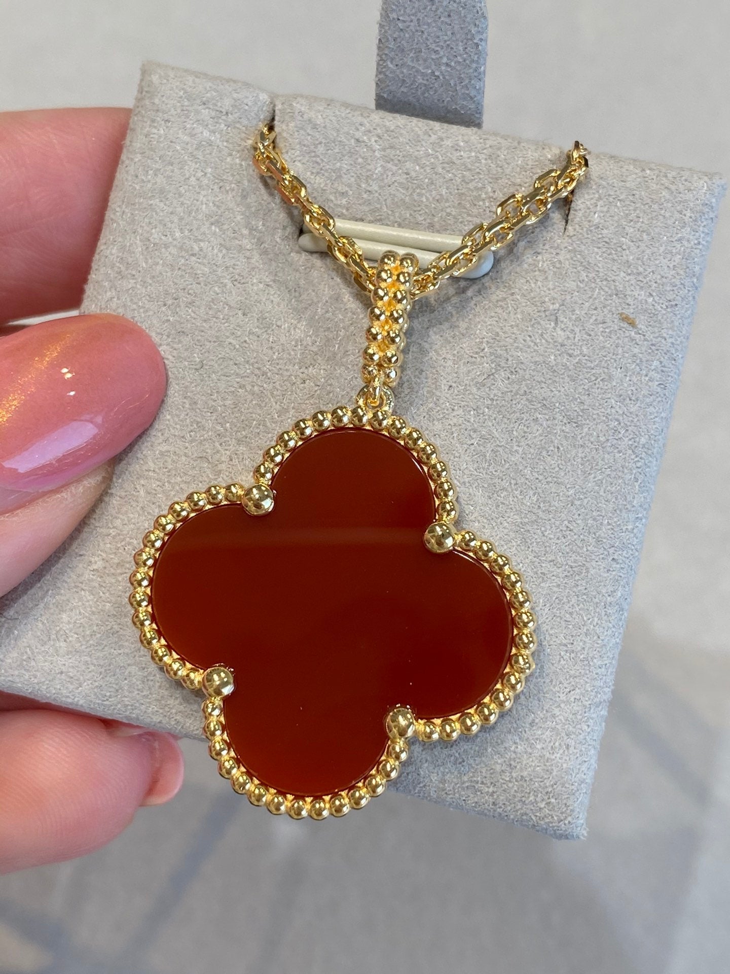TimiCLOVER 25MM NECKLACE GOLD CARNELIAN