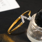 TimiVOLTE UPSITE DOWN GOLD DIAMOND BRACELET