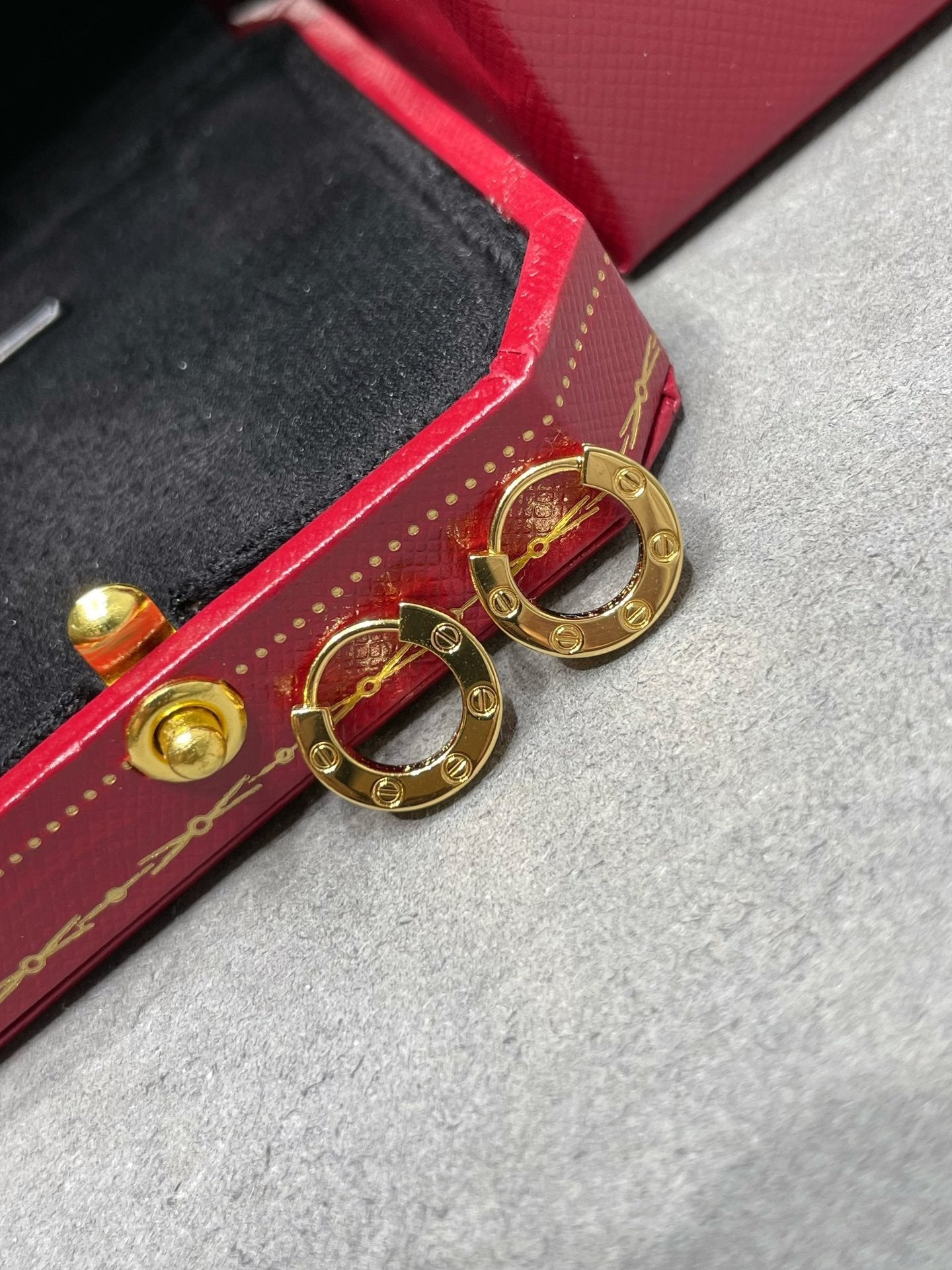 ¡®Timi¡¯LOVE MINI EARRINGS