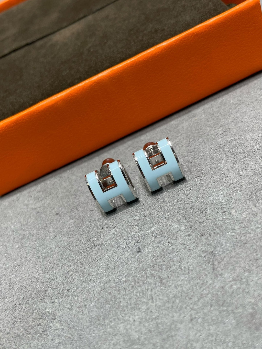 TimiPOP H SKY BLUE STUD EARRINGS