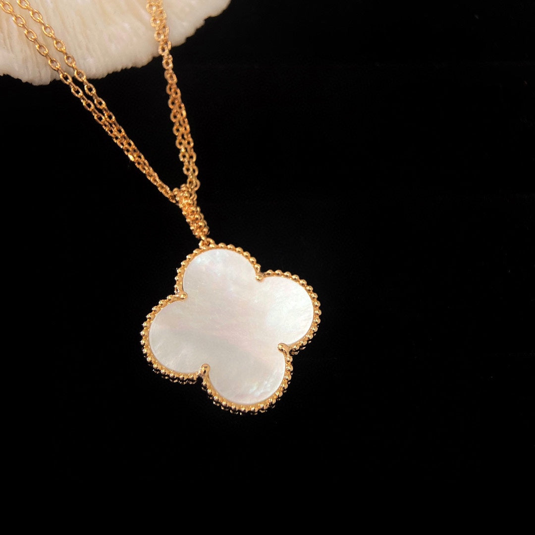 ¡®Timi¡¯CLOVER 25MM MOP LARGE PENDANT NECKLACE