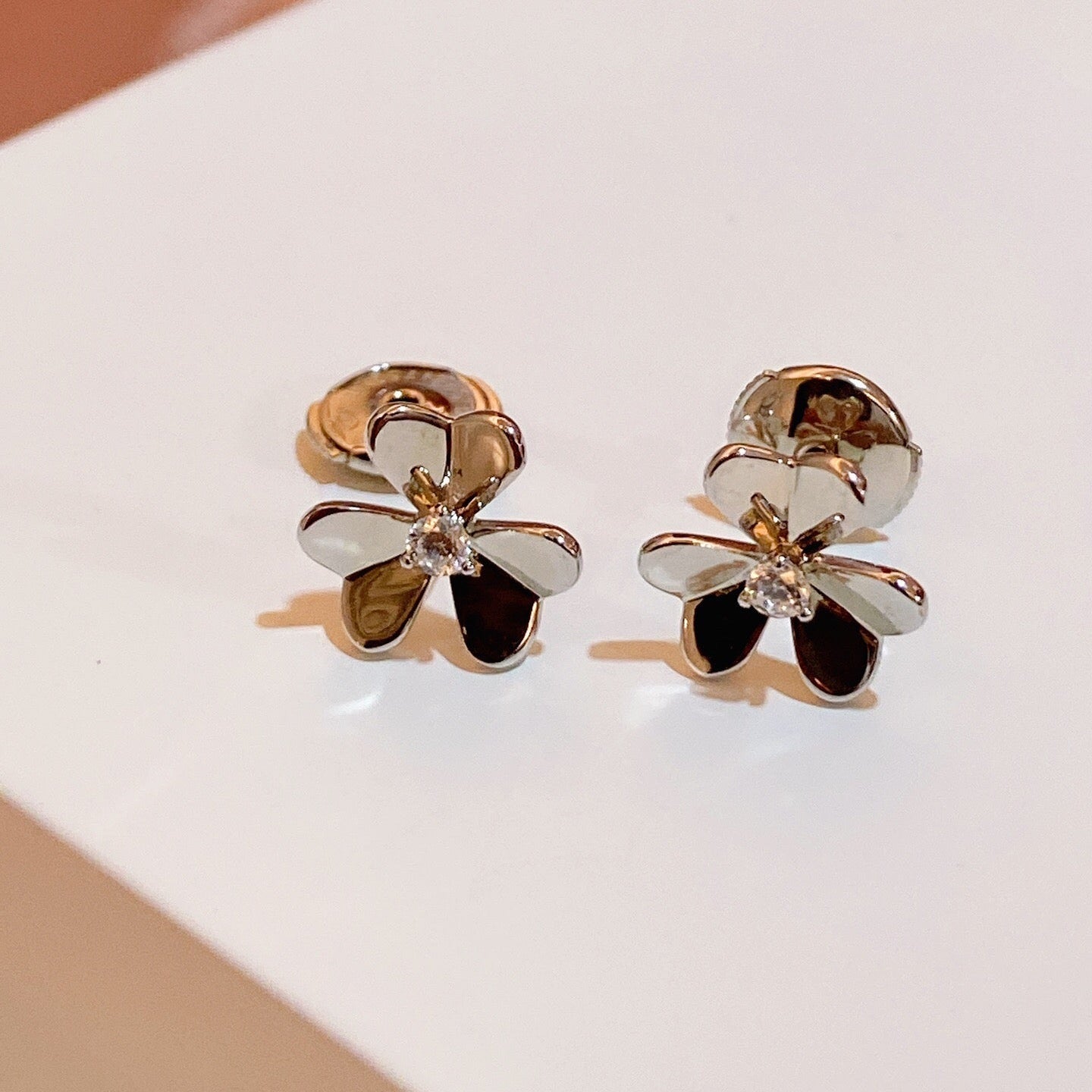 ¡®Timi¡¯FRIVOLE MINI FLOWER EARRINGS