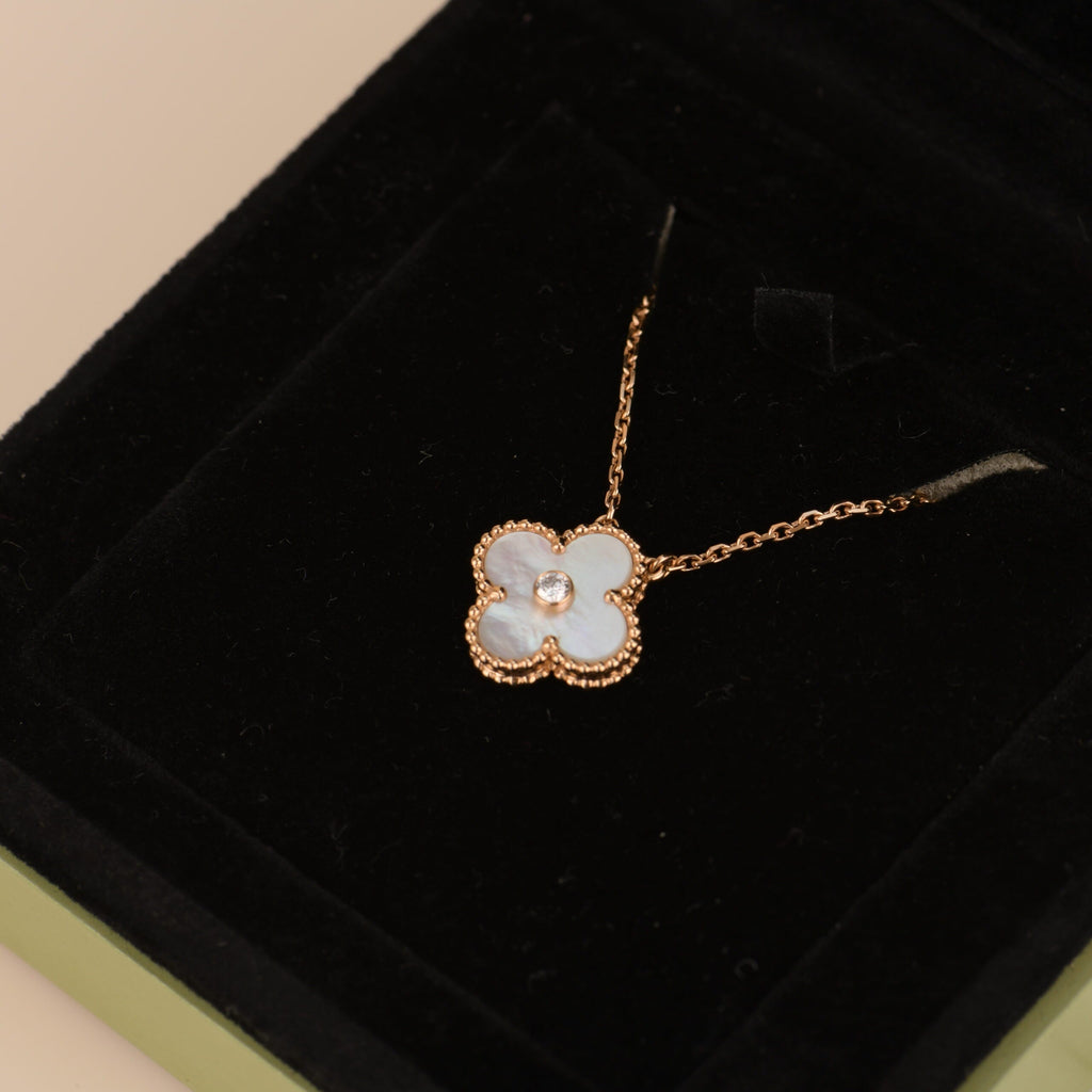 TimiCLOVER 15MM DIAMOND WHITE FRITILLARIA NECKLACE