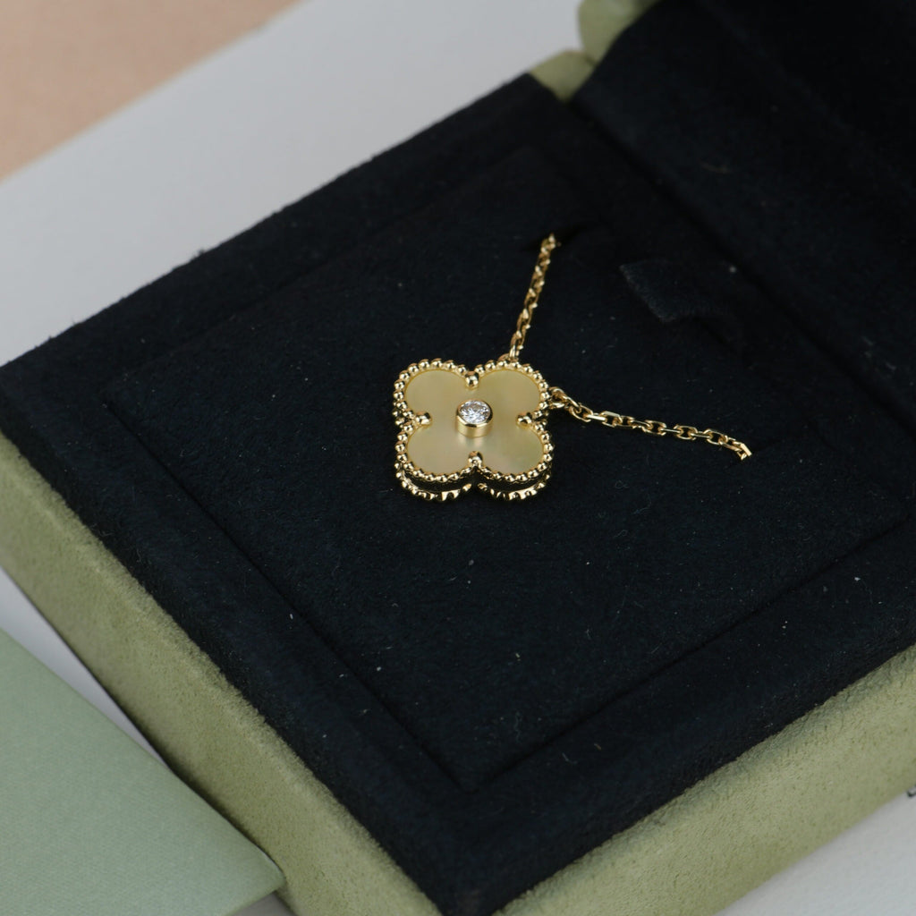 TimiCLOVER 15MM DIAMOND GOLD MOTHER OF PEARL NECKLACE