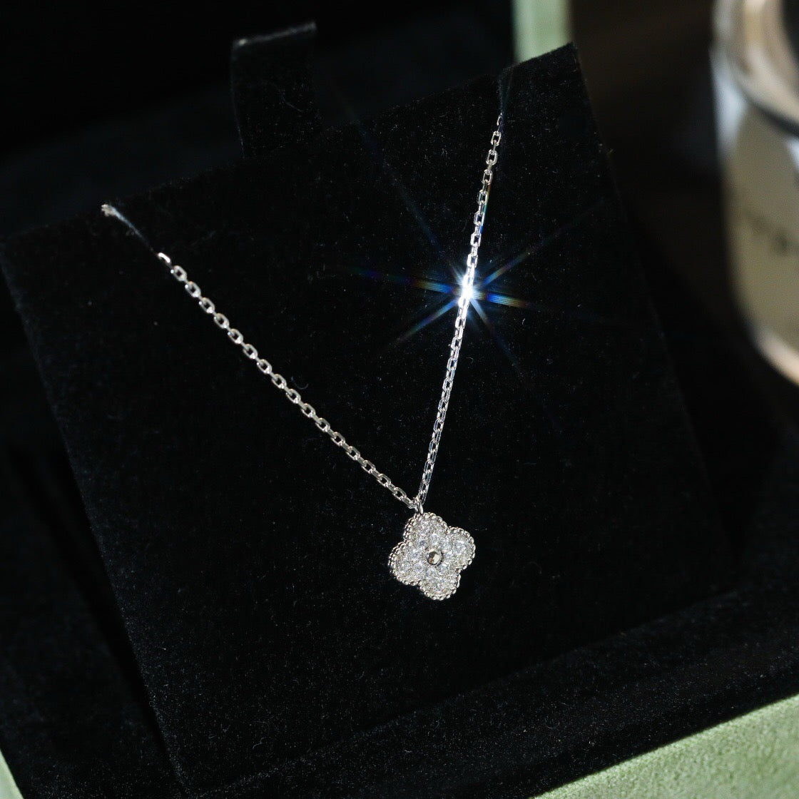 TimiCLOVER MINI 9.5MM PENDANT DIAMOND NECKLACE
