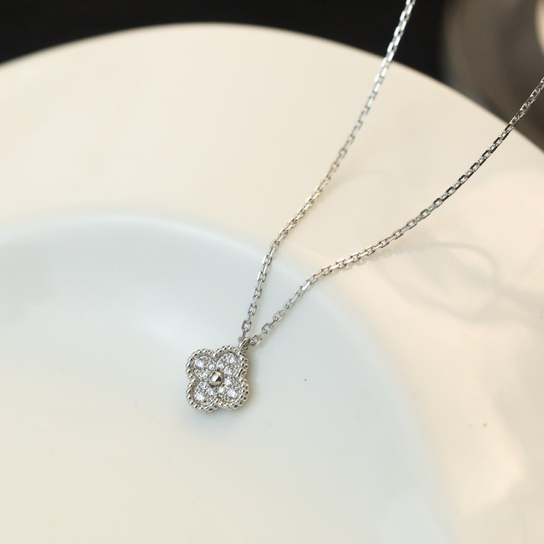 TimiCLOVER MINI 9.5MM PENDANT DIAMOND NECKLACE