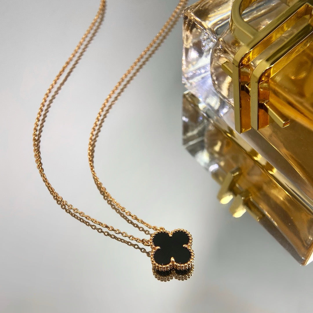 ¡®Timi¡¯CLOVER 15MM BLACK ONYX SINGLE FLOWER NECKLACE