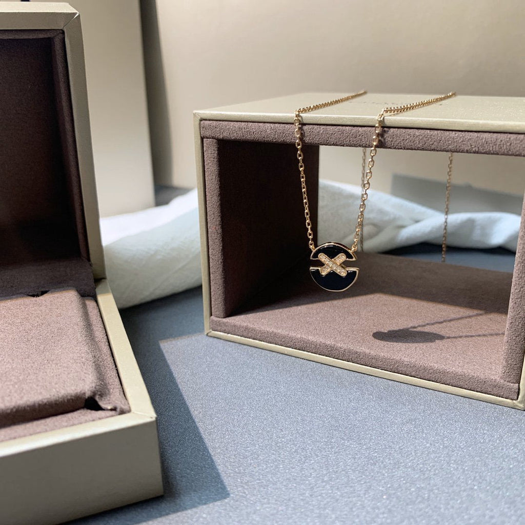 TimiJEUX DE PINK GOLD DIAMOND NECKLACE