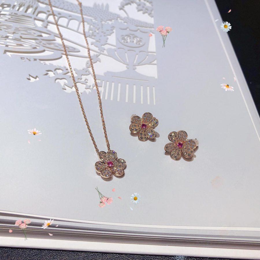 TimiFRIVOLE ROSE GOLD FLOWER DIAMOND NECKLACE