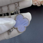 TimiCLOVER SILVER CHALCEDONY BIG CLOVER NECKLACE